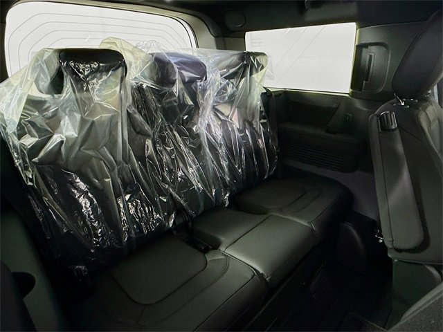 New 2026 Land Rover Defender 130 X-Dynamic SE image 29