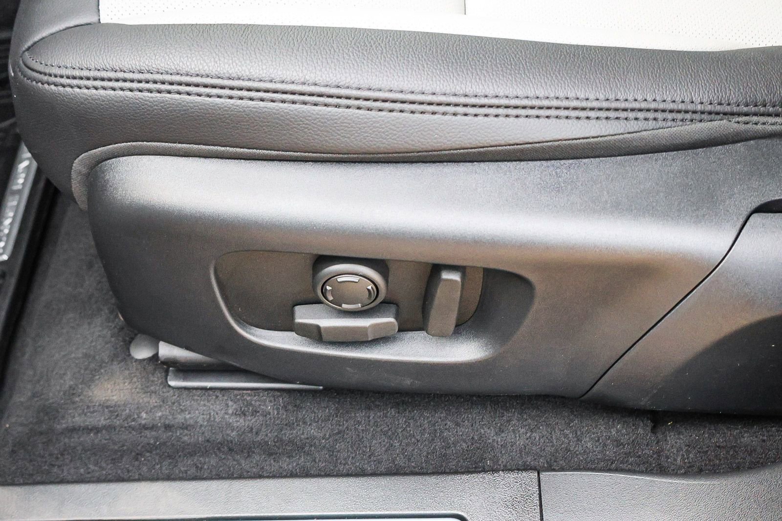 New 2026 Land Rover Range Rover Evoque Dynamic SE image 32