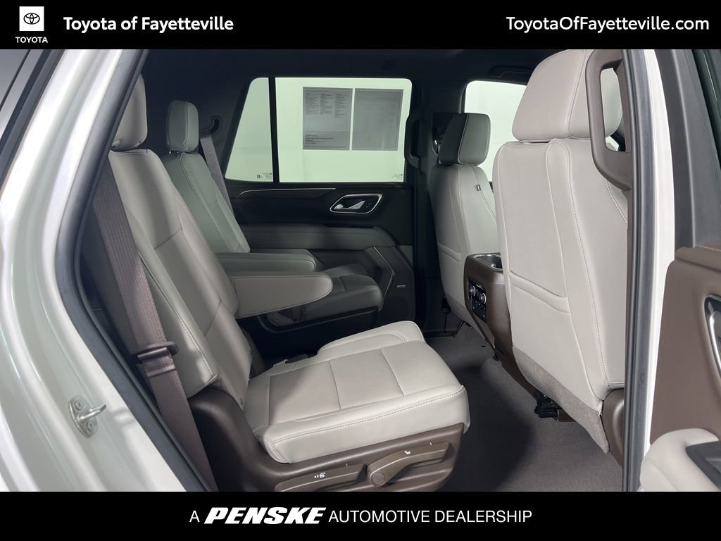 Used 2022 Chevrolet Tahoe Z71 w/ Luxury Package AWD/4WD image 8