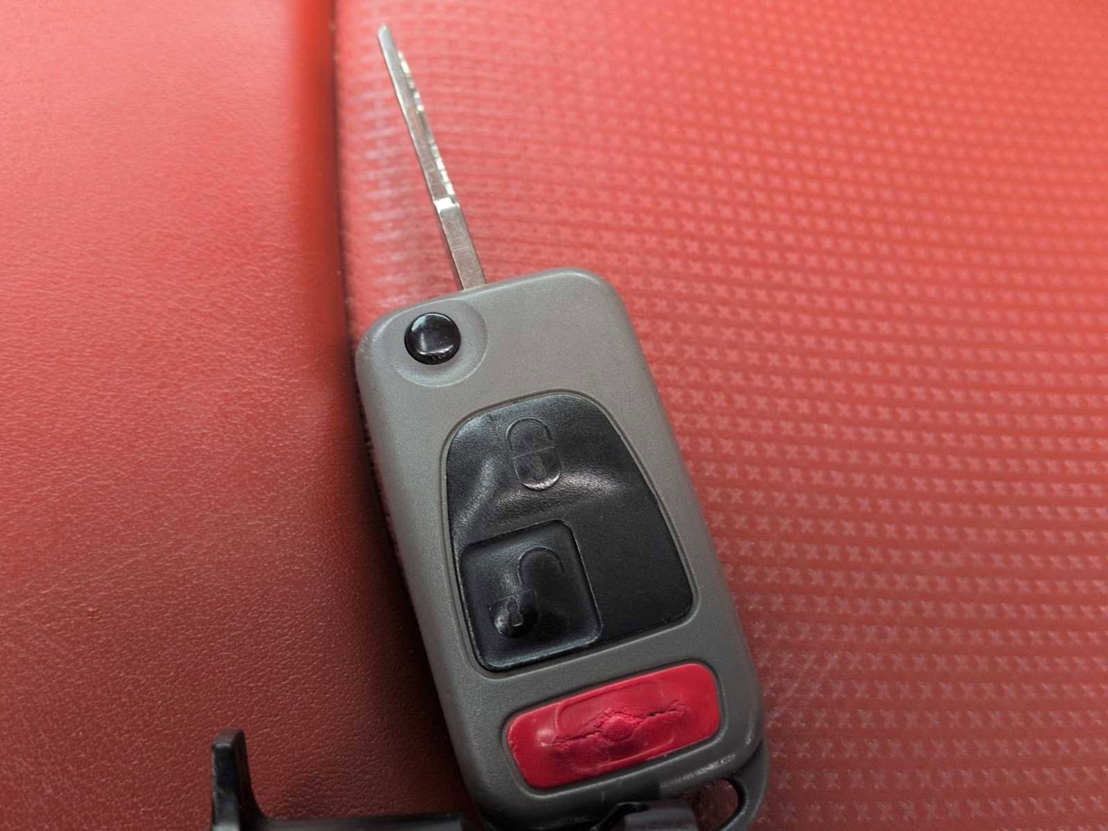 Used 2007 Chrysler Crossfire Limited image 28