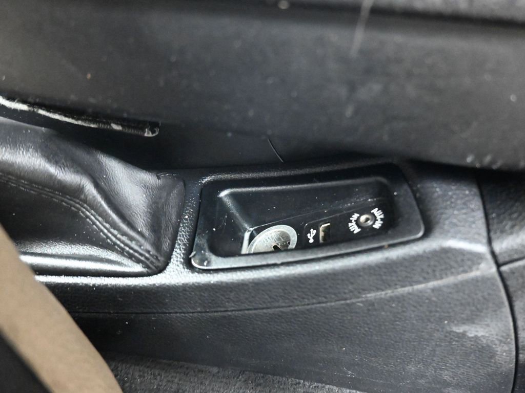 Used 2012 BMW 135i Convertible image 26