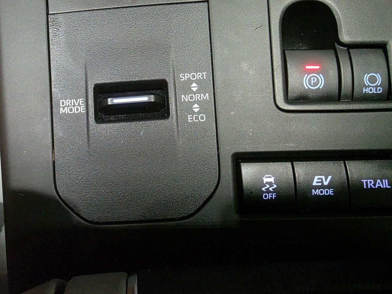 Used 2022 Toyota Highlander XLE AWD/4WD image 39