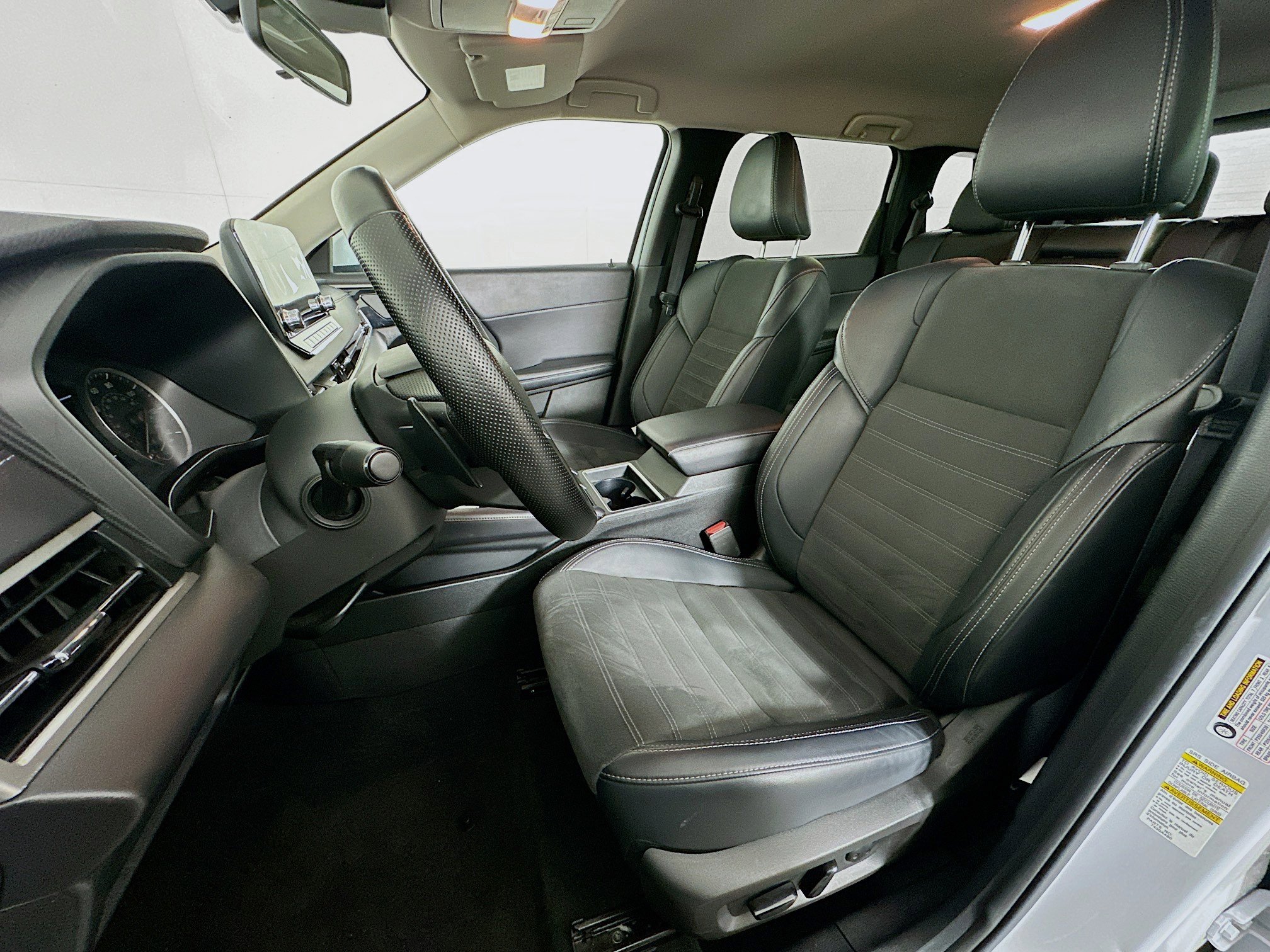 Used 2024 Mitsubishi Outlander SE image 13