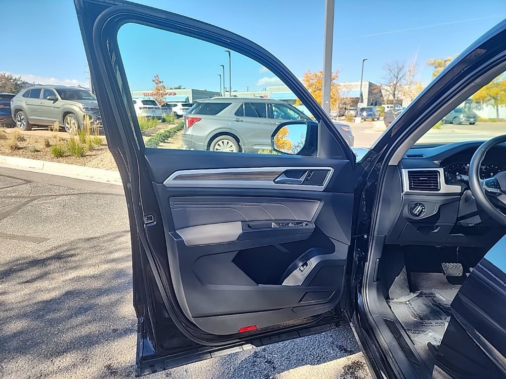 Certified 2023 Volkswagen Atlas SEL image 4