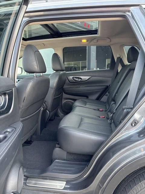 Used 2015 Nissan Rogue SL w/ SL Premium Package FWD image 6
