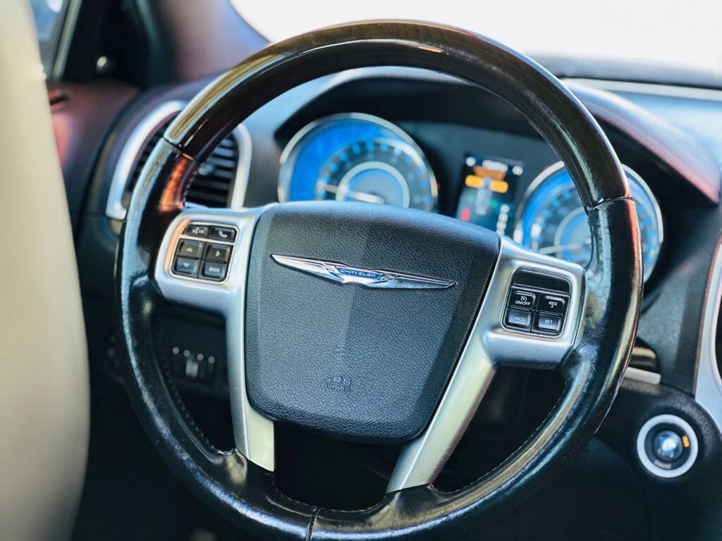 Used 2013 Chrysler 300 C RWD image 16