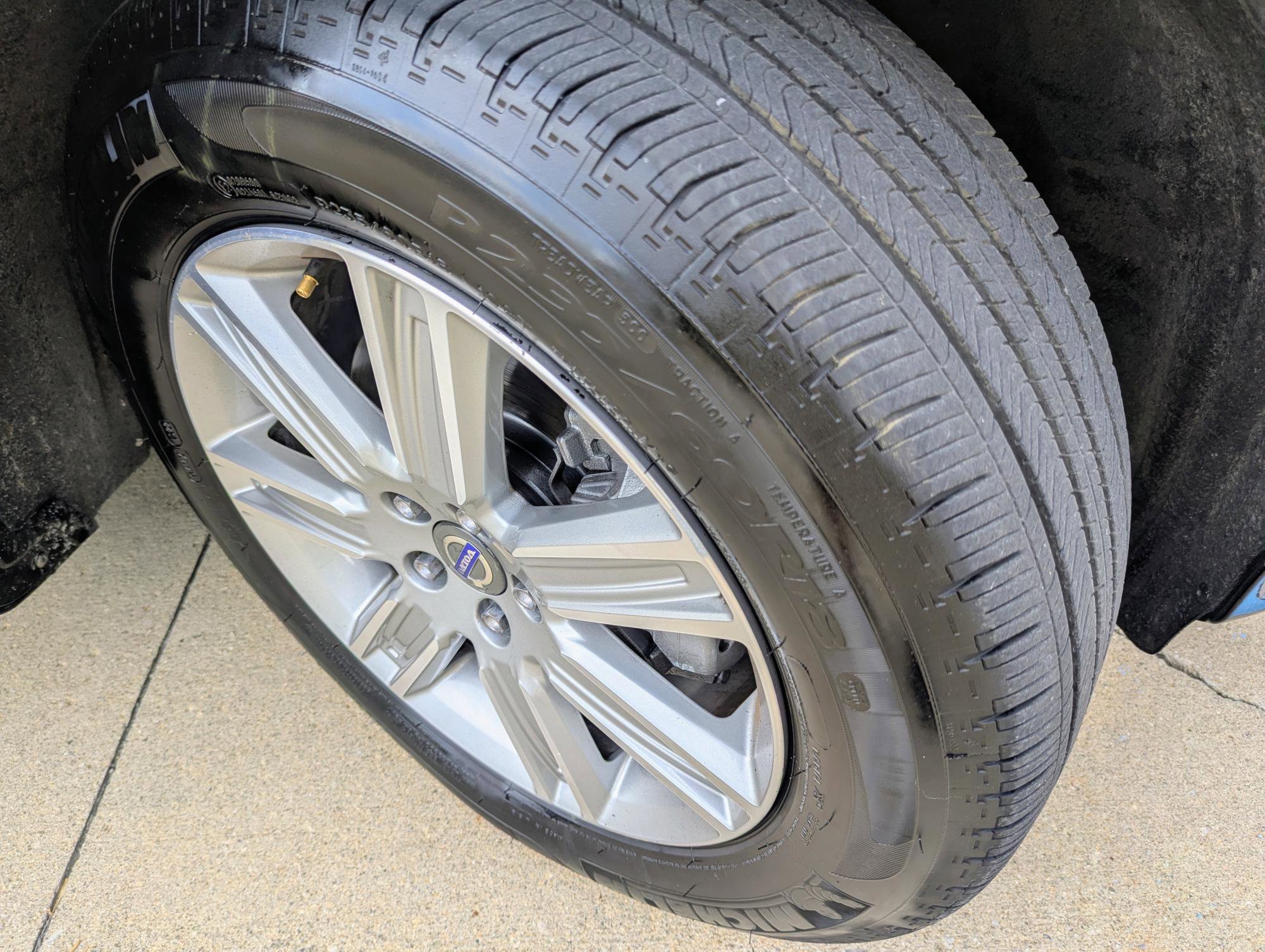 Used 2017 Volvo XC60 T5 Inscription w/ Preferred Option Package image 17