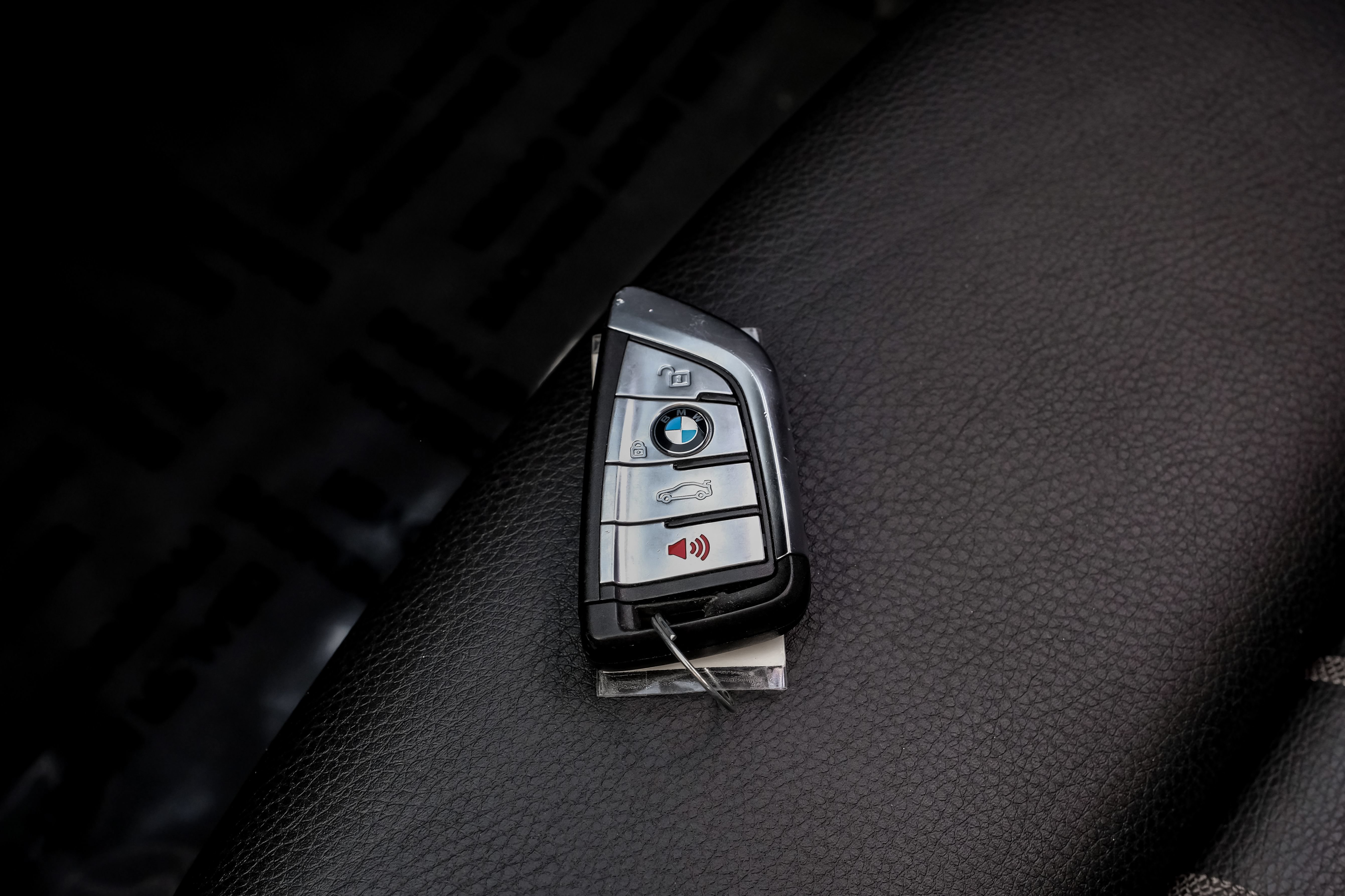Used 2022 BMW 530e w/ M Sport Package RWD image 51