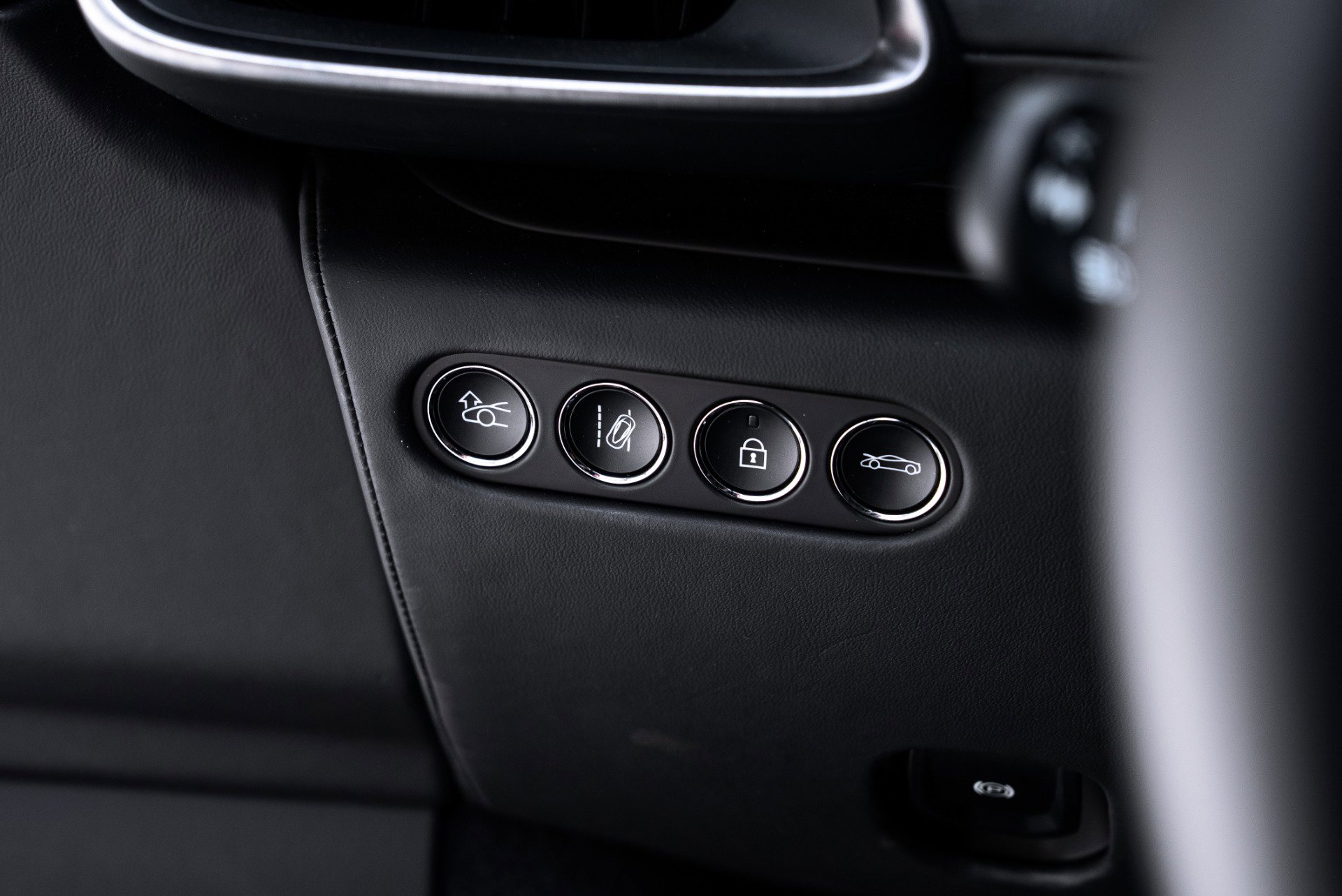 Used 2024 McLaren Artura image 34