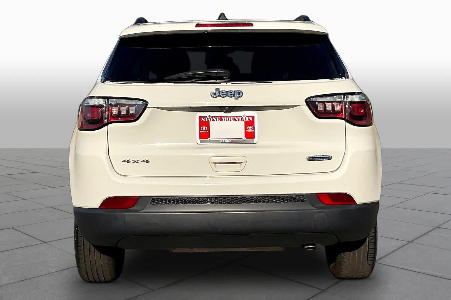 Used 2018 Jeep Compass Latitude w/ Popular Equipment Group AWD/4WD image 5