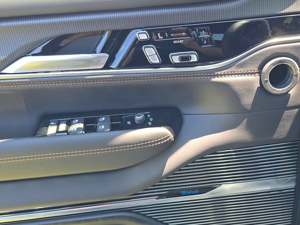 New 2026 Jeep Grand Wagoneer L Summit AWD/4WD image 13