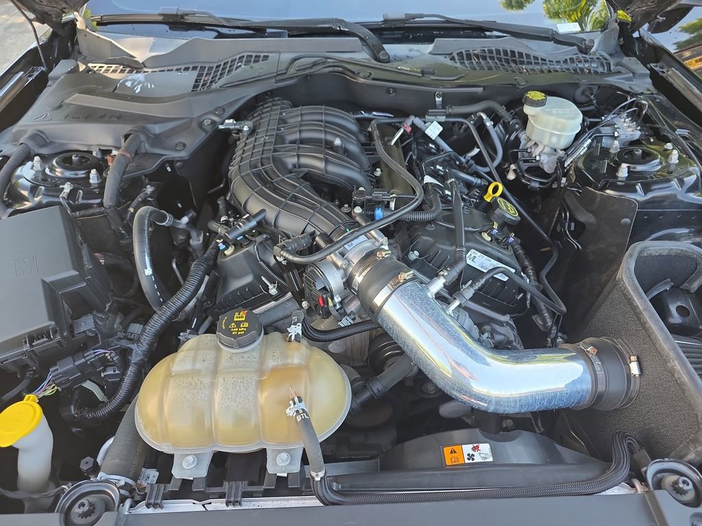 Used 2017 Ford Mustang Coupe RWD image 31