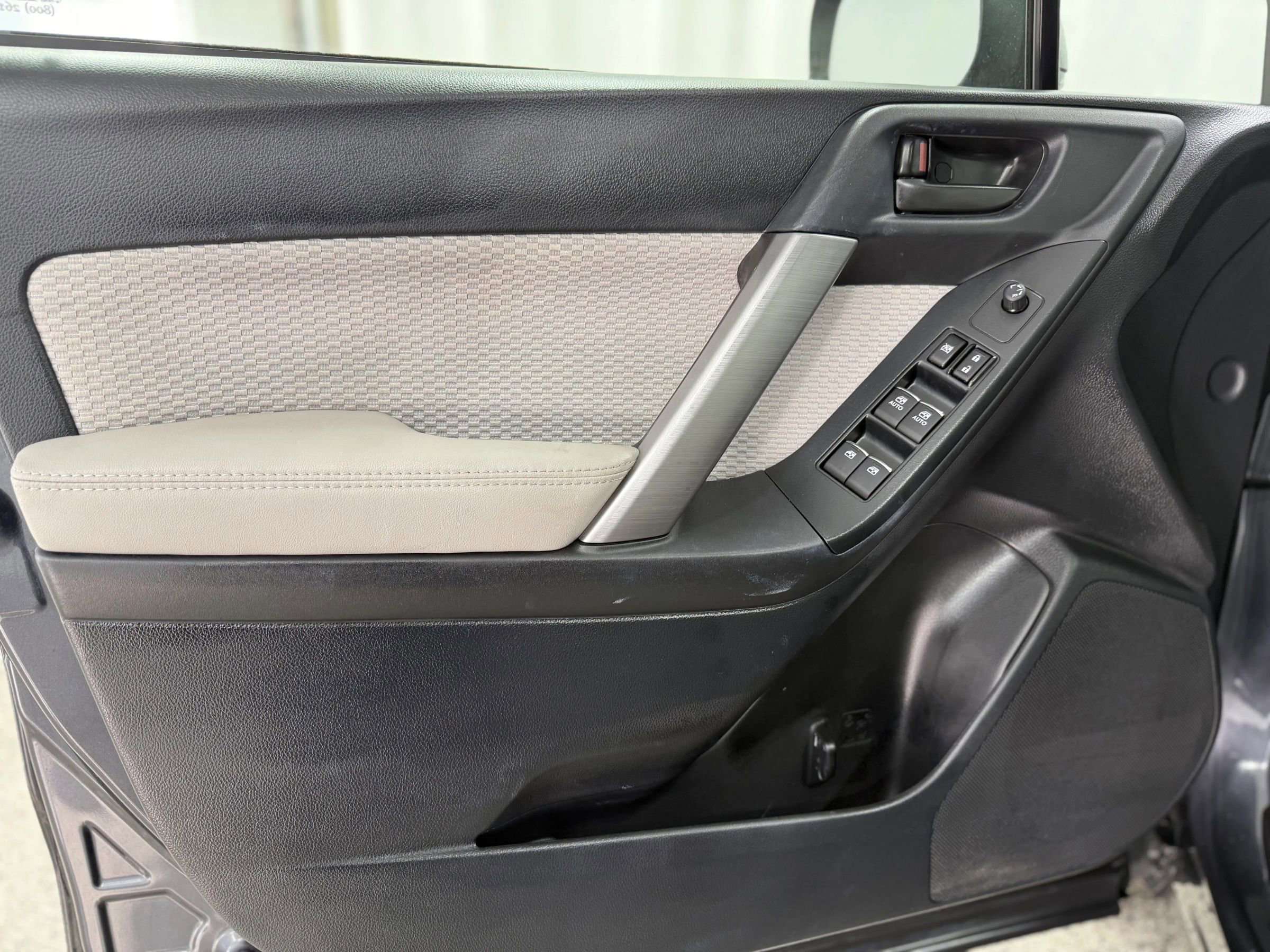 Used 2017 Subaru Forester 2.5i Premium image 11