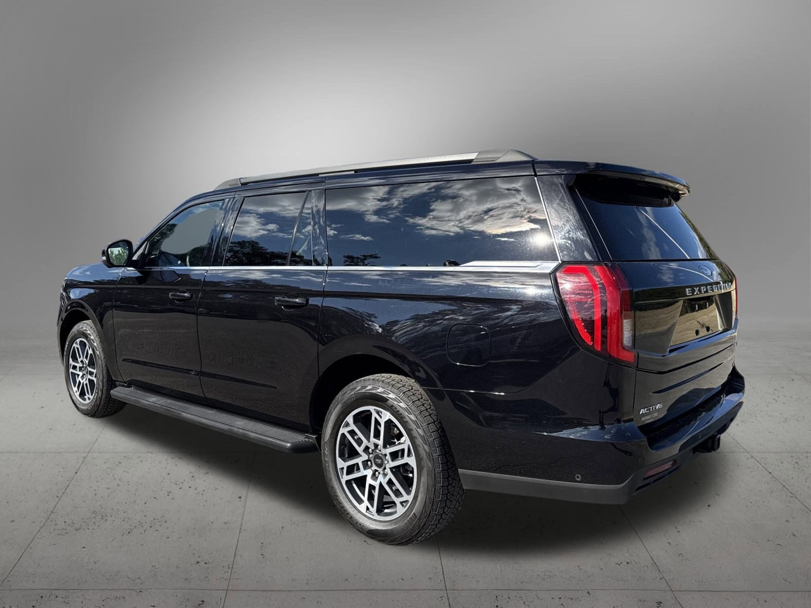 Used 2025 Ford Expedition Max Active image 3