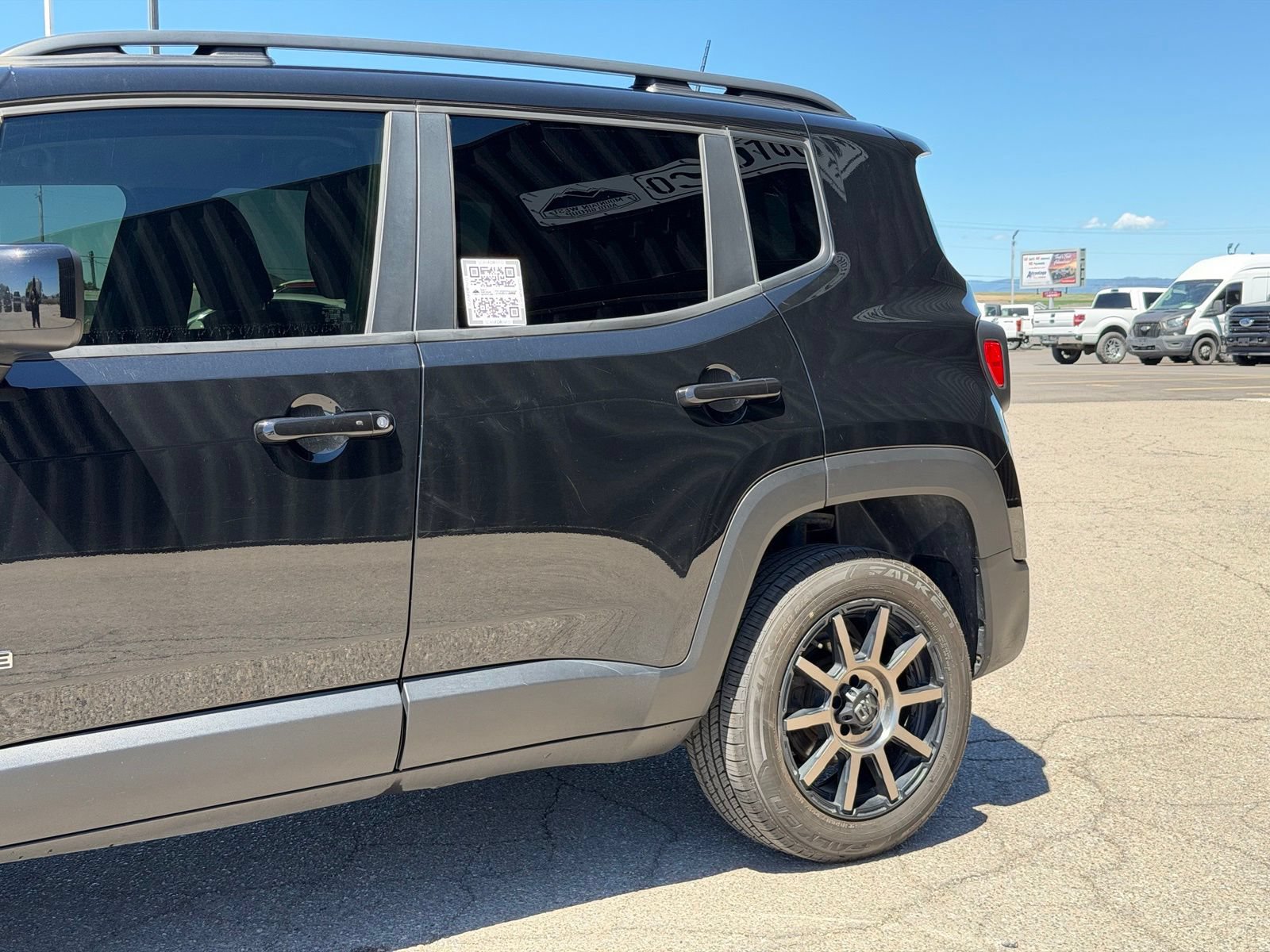 Used 2018 Jeep Renegade Latitude w/ Cold Weather Group AWD/4WD image 13