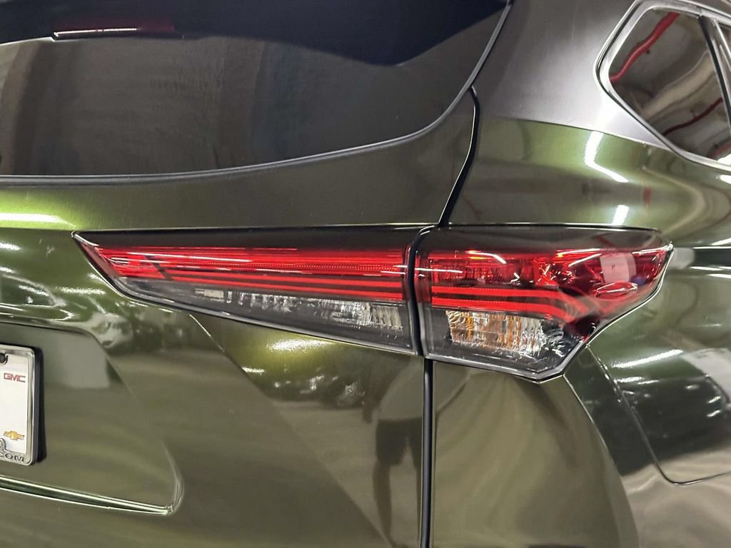 Used 2023 Toyota Highlander XSE AWD/4WD image 11