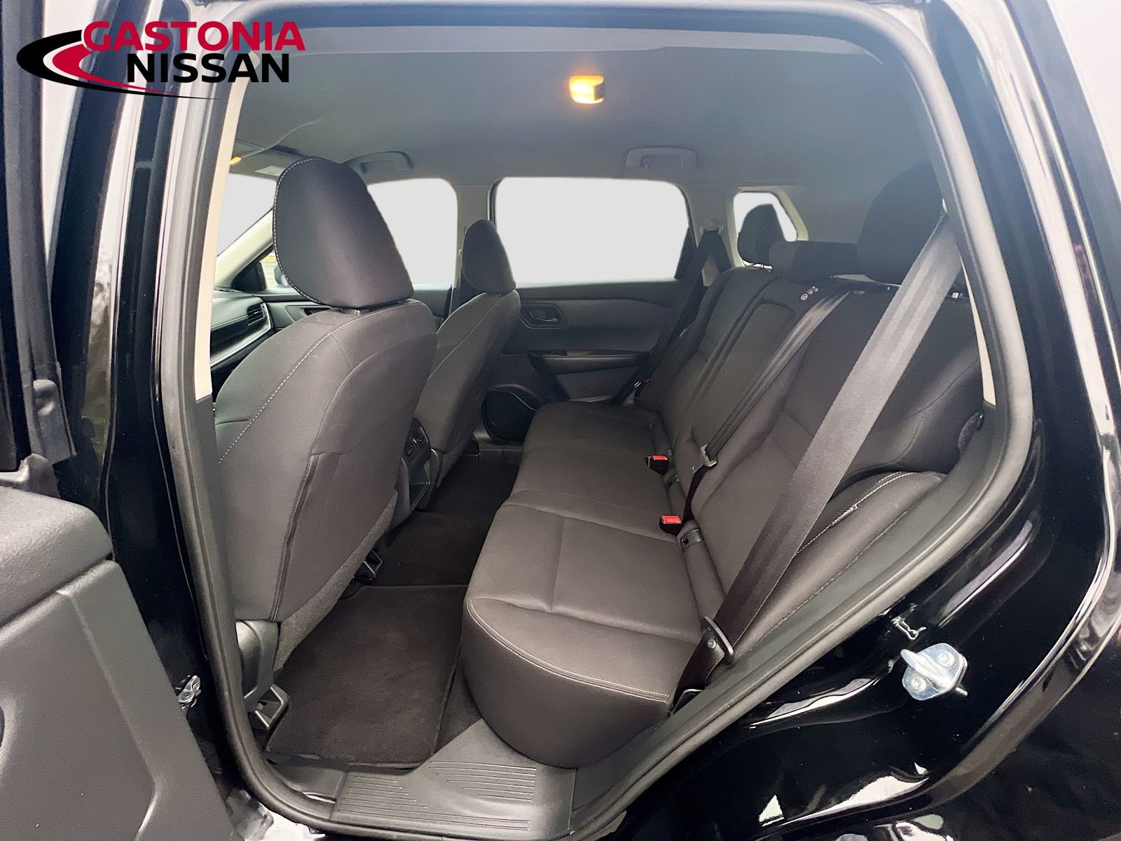 Used 2024 Nissan Rogue S image 31