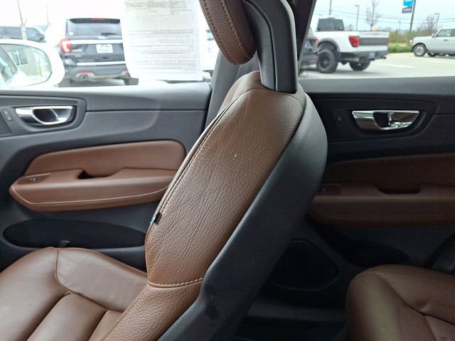 Used 2018 Volvo XC60 T6 Momentum w/ Advanced Package image 17