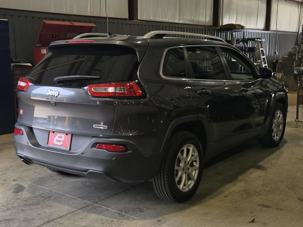 Used 2016 Jeep Cherokee Latitude w/ Safety/Convenience Group FWD image 4