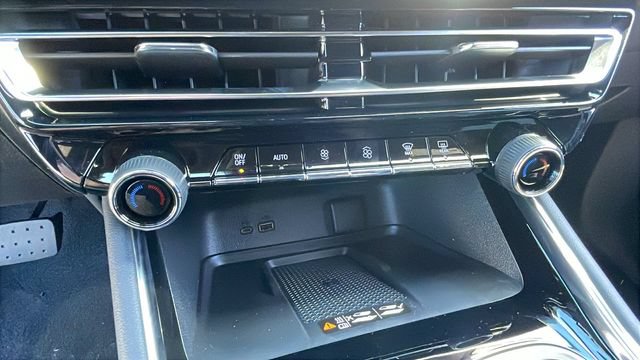 New 2026 Chevrolet Traverse LT w/ Sun and Wheel Package FWD image 18