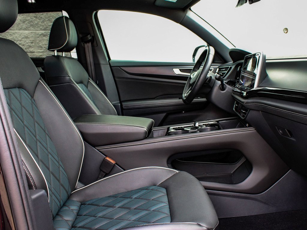 Used 2025 Volkswagen Atlas Cross Sport SEL Premium R-Line image 43