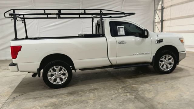 Used 2017 Nissan Titan SV image 9