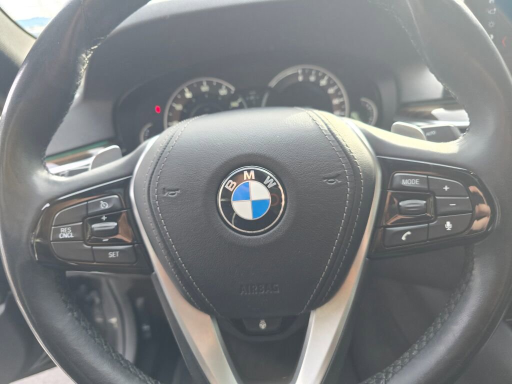 Used 2018 BMW 530e xDrive image 25