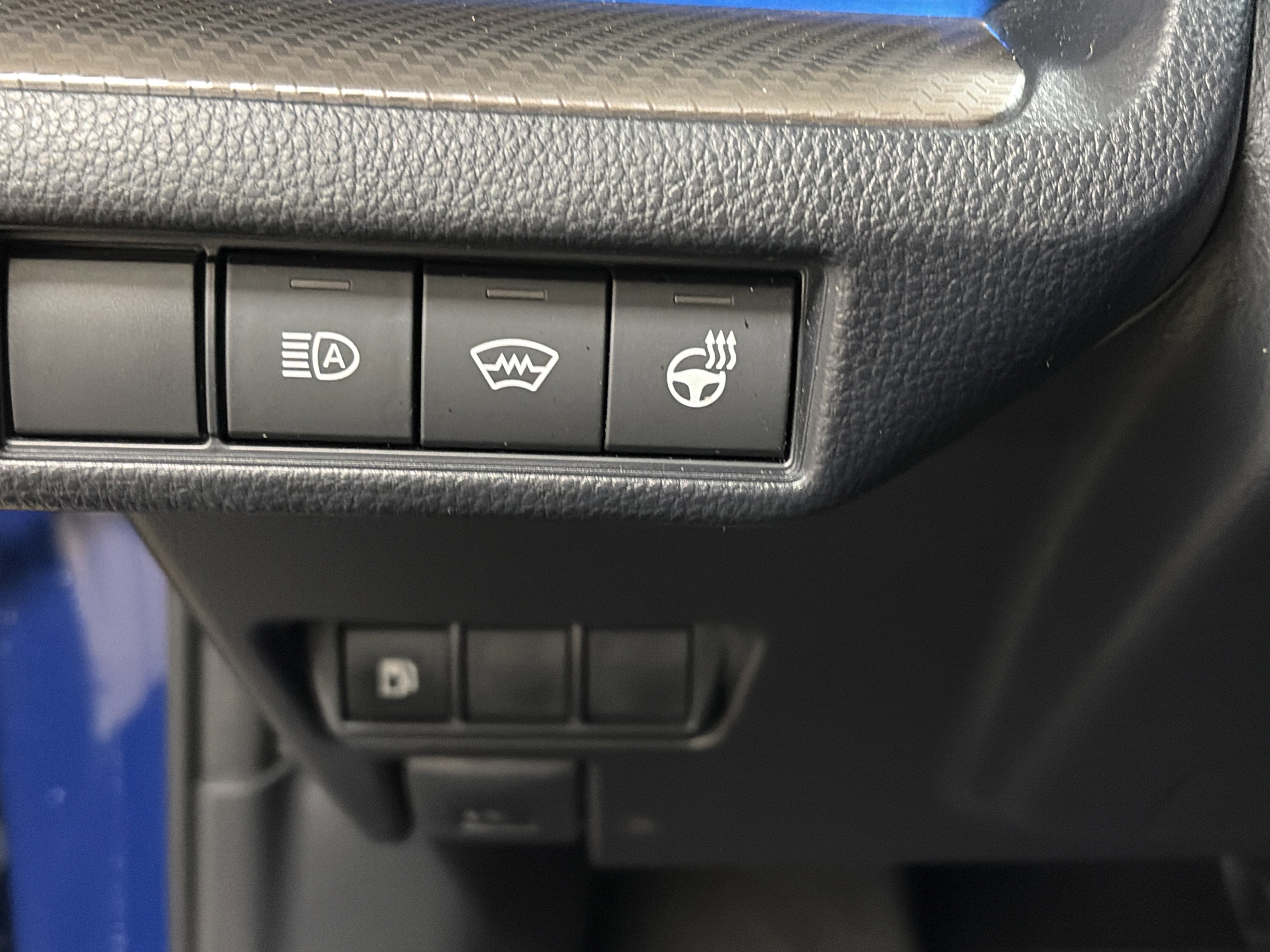Used 2025 Toyota Prius XLE FWD image 13