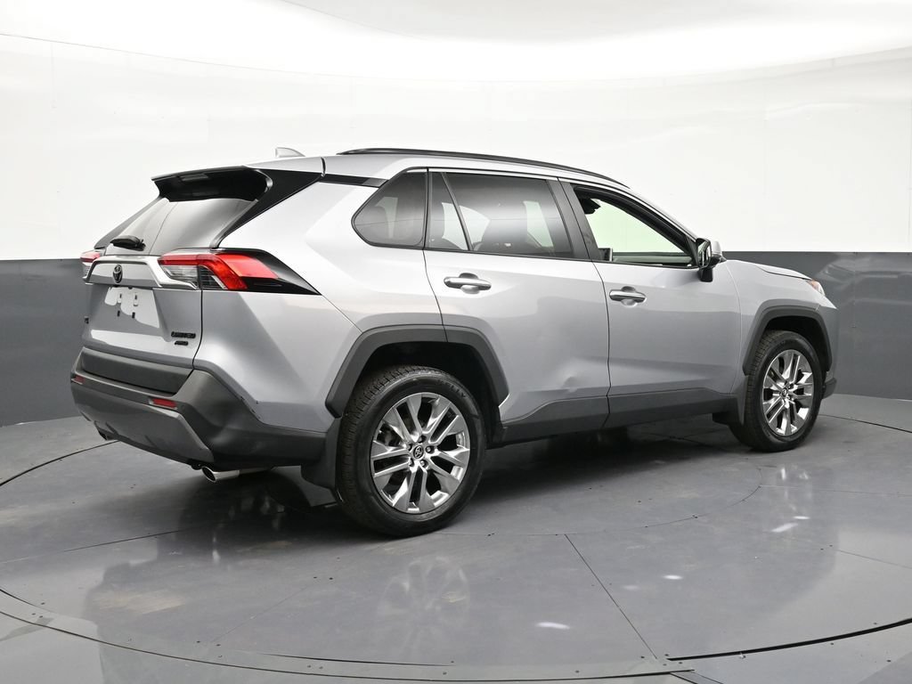 Used 2019 Toyota RAV4 Limited AWD/4WD image 5