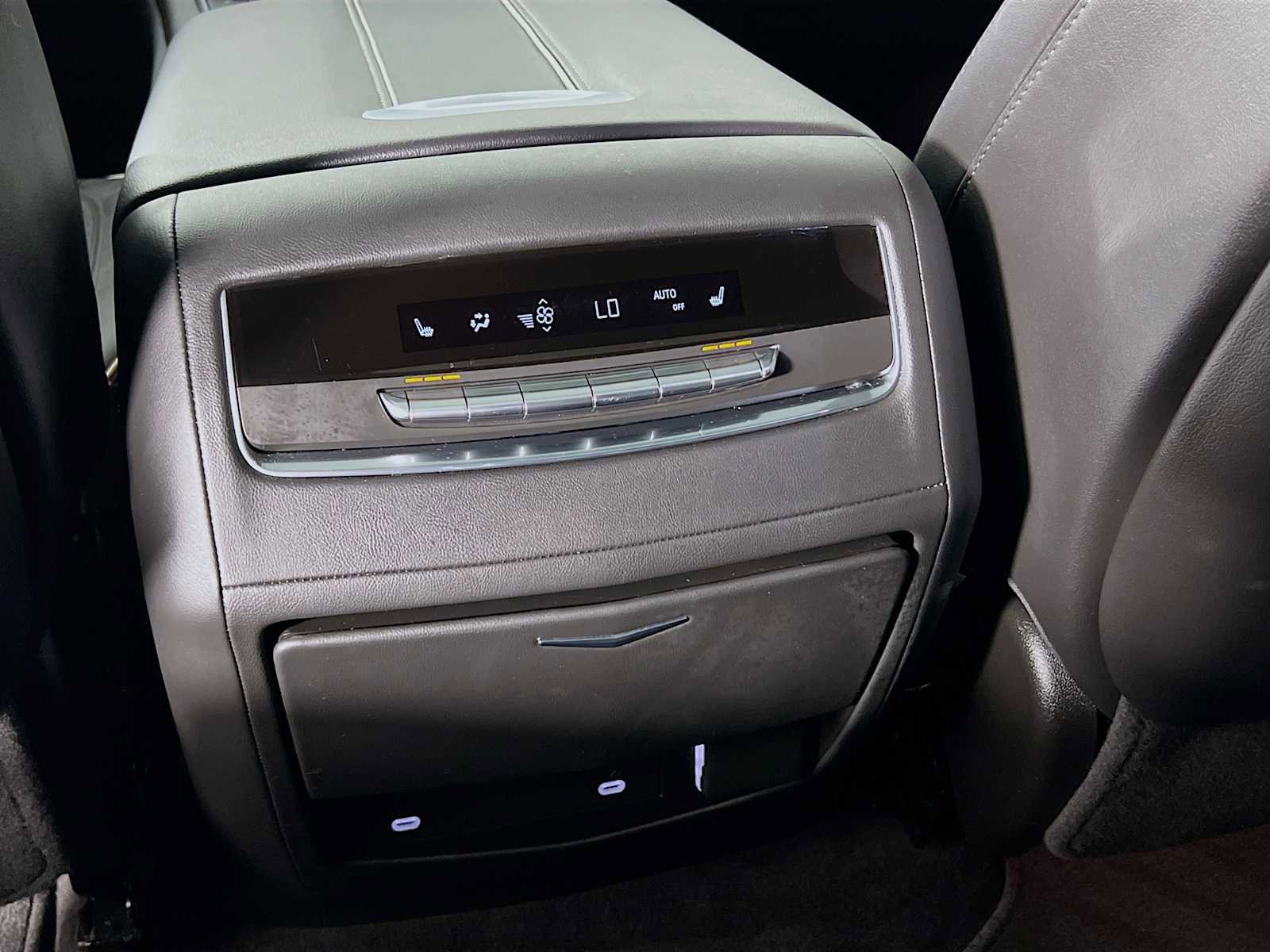 Used 2023 Cadillac Escalade Premium Luxury image 26