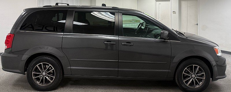 Used 2017 Dodge Grand Caravan SXT w/ Rear Park Assist Package image 4