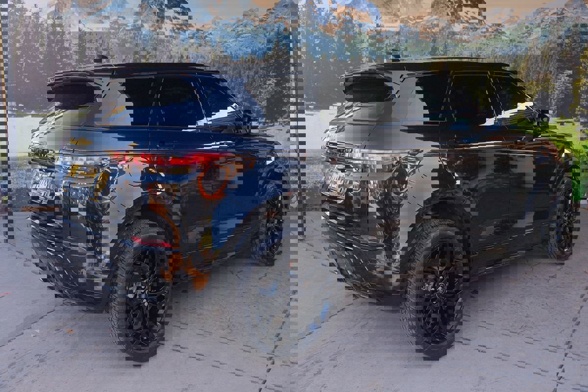 Used 2023 Land Rover Range Rover Evoque R-Dynamic SE image 5