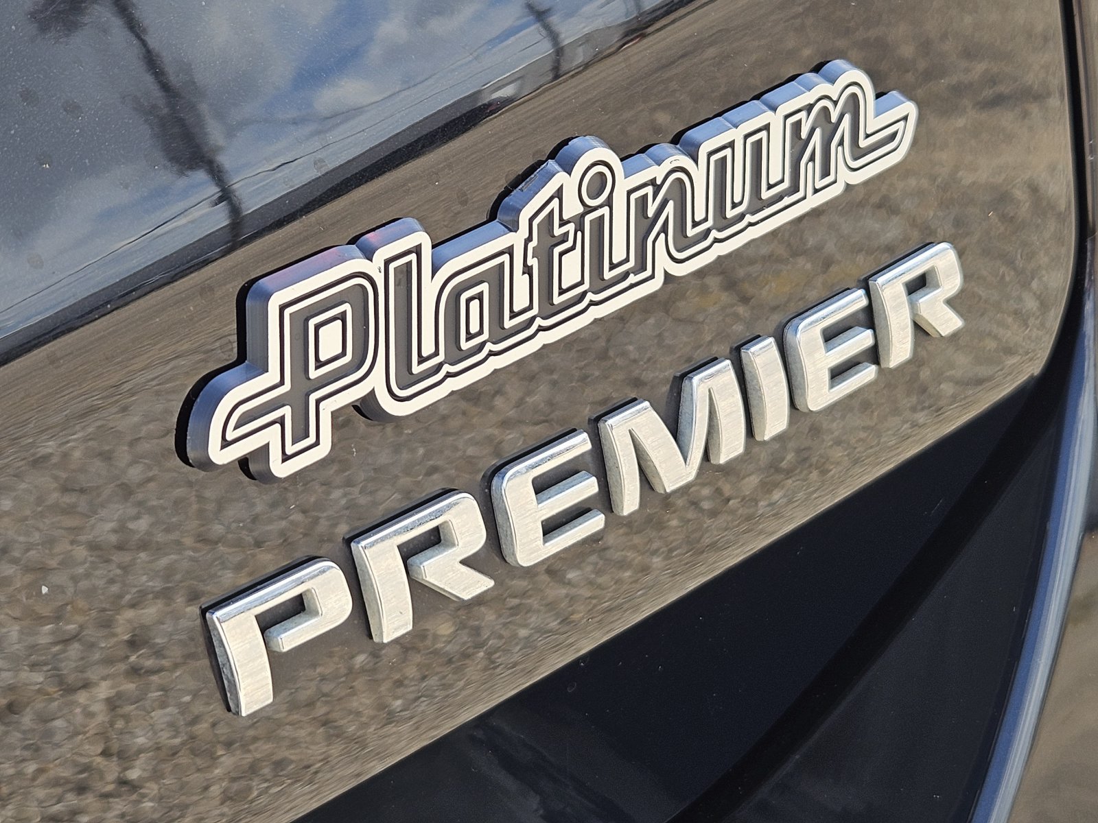 Used 2019 Chevrolet Equinox Premier FWD image 14