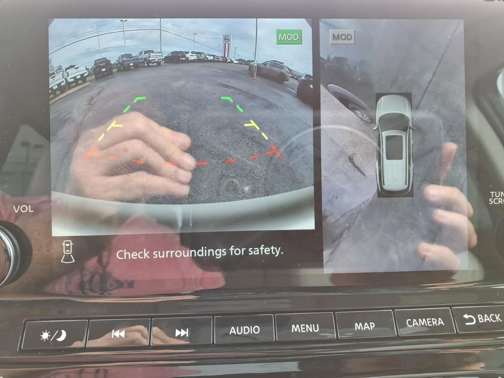 Used 2025 Nissan Pathfinder SL AWD/4WD image 26