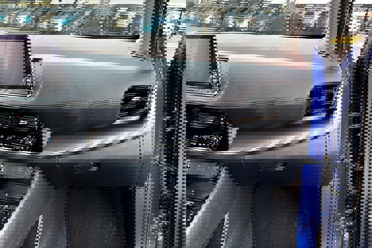 Used 2021 Nissan Rogue SV w/ Premium Package image 19