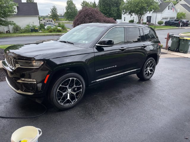 Used 2025 Jeep Grand Cherokee Summit AWD/4WD image 2