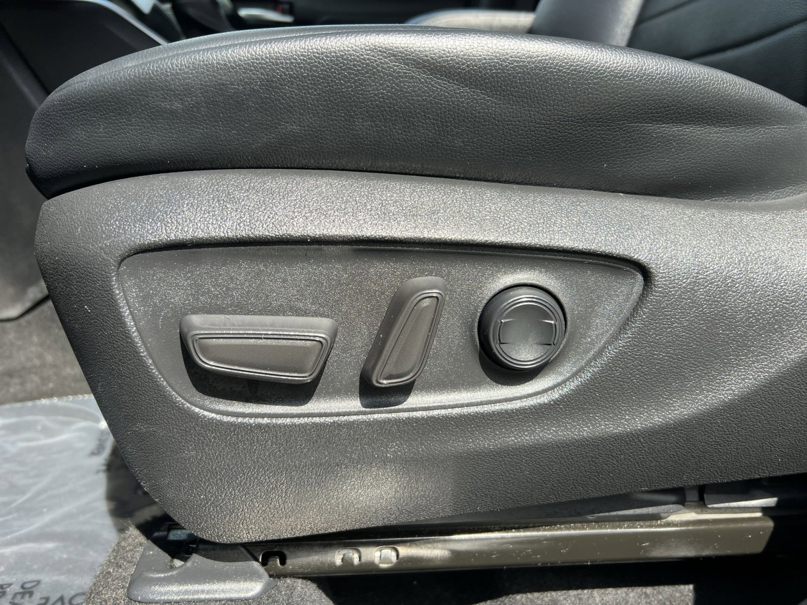 Used 2023 Toyota Highlander XLE image 14