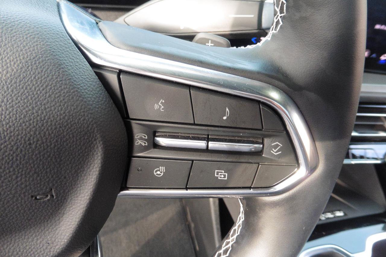 Used 2025 Chevrolet Traverse LT w/ Sun and Wheel Package image 15