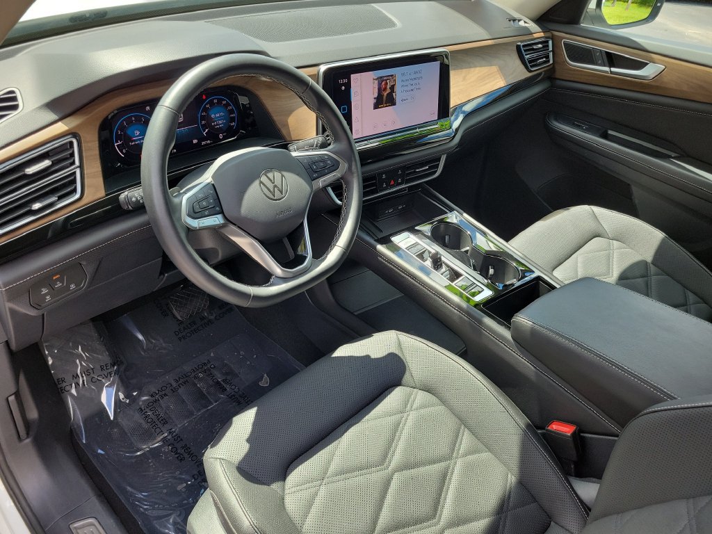 Used 2025 Volkswagen Atlas SE FWD image 23