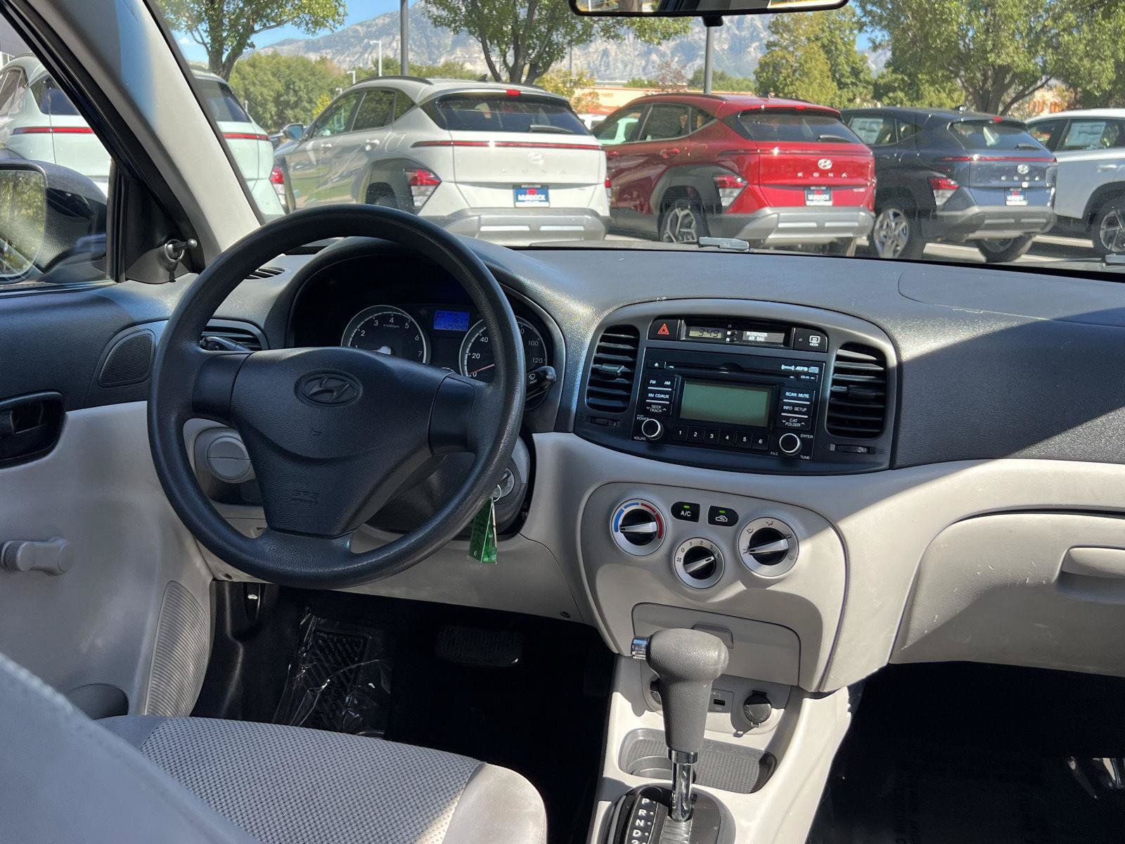 Used 2010 Hyundai Accent GLS FWD image 18