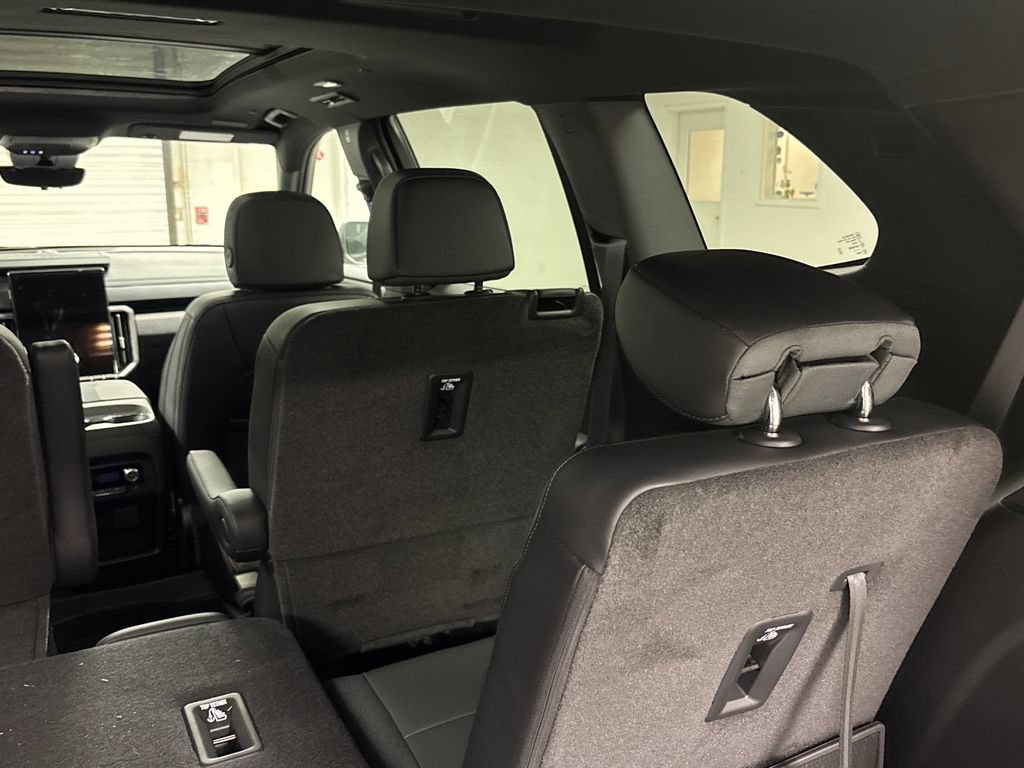 New 2026 GMC Acadia AT4 w/ Luxury Package AWD/4WD image 18