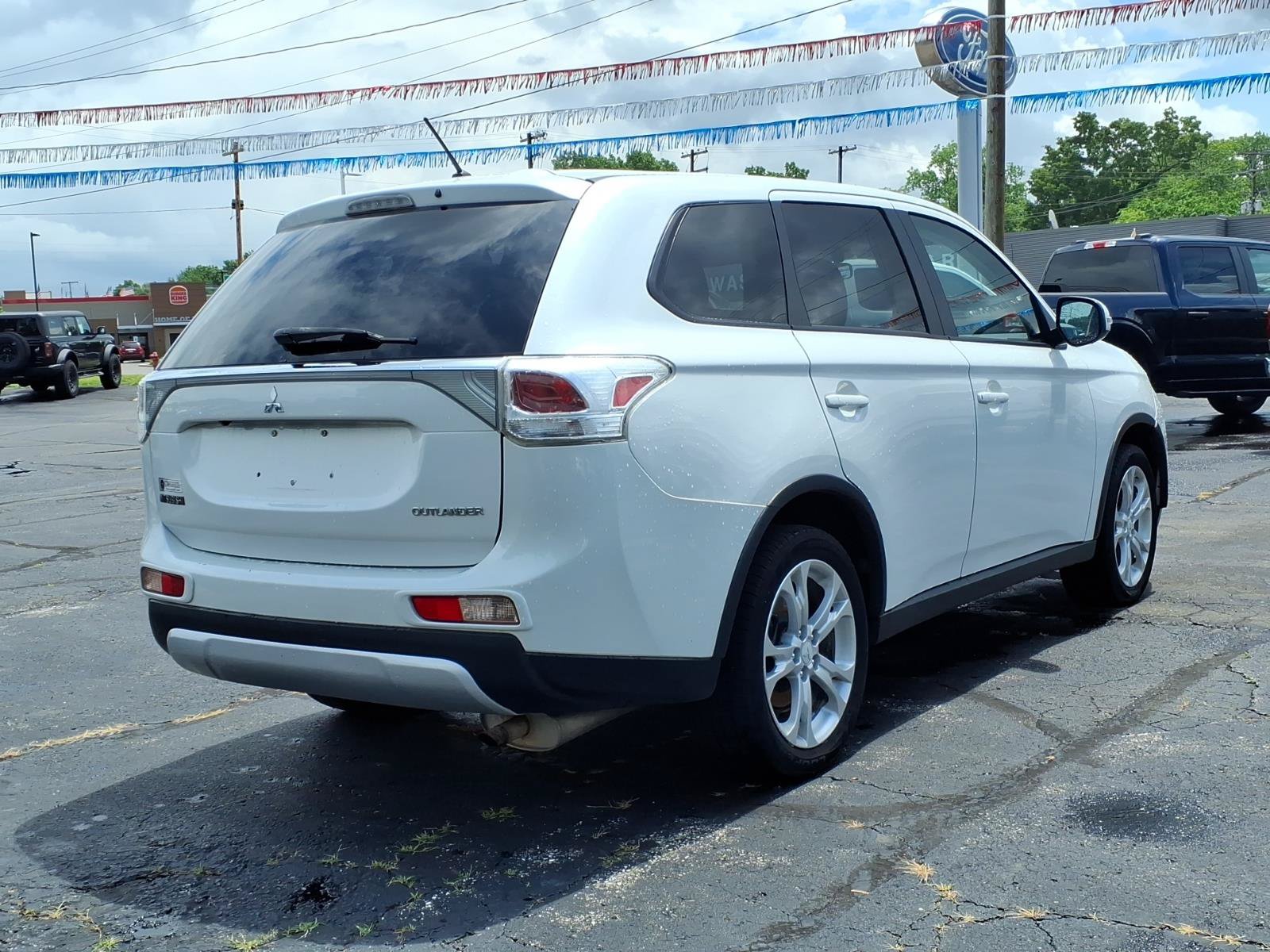 Used 2015 Mitsubishi Outlander SE AWD/4WD image 18