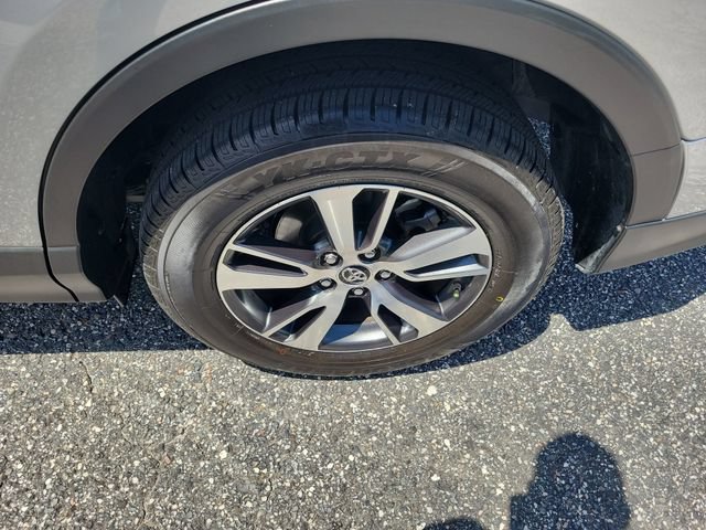 Used 2018 Toyota RAV4 XLE FWD image 6