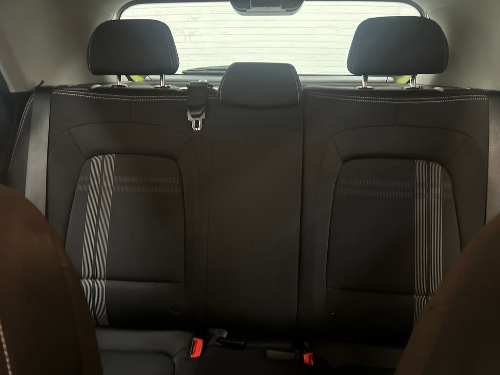 Used 2024 Hyundai Venue SEL FWD image 27