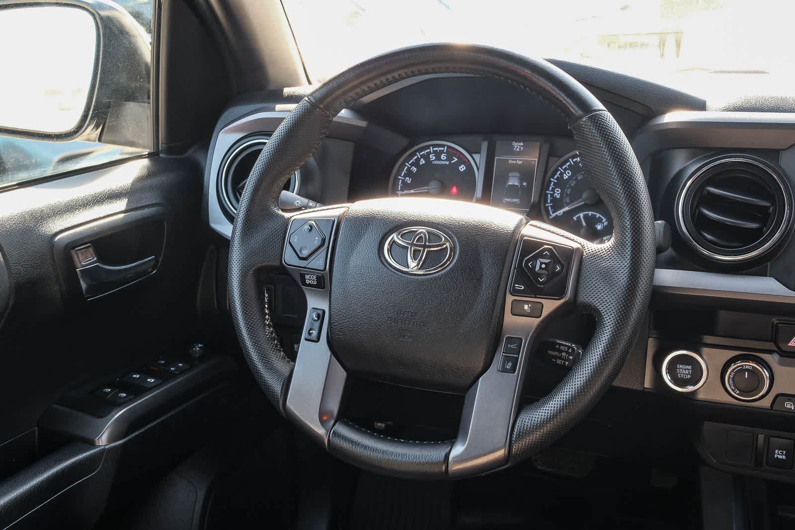 Certified 2022 Toyota Tacoma TRD Off-Road AWD/4WD image 17