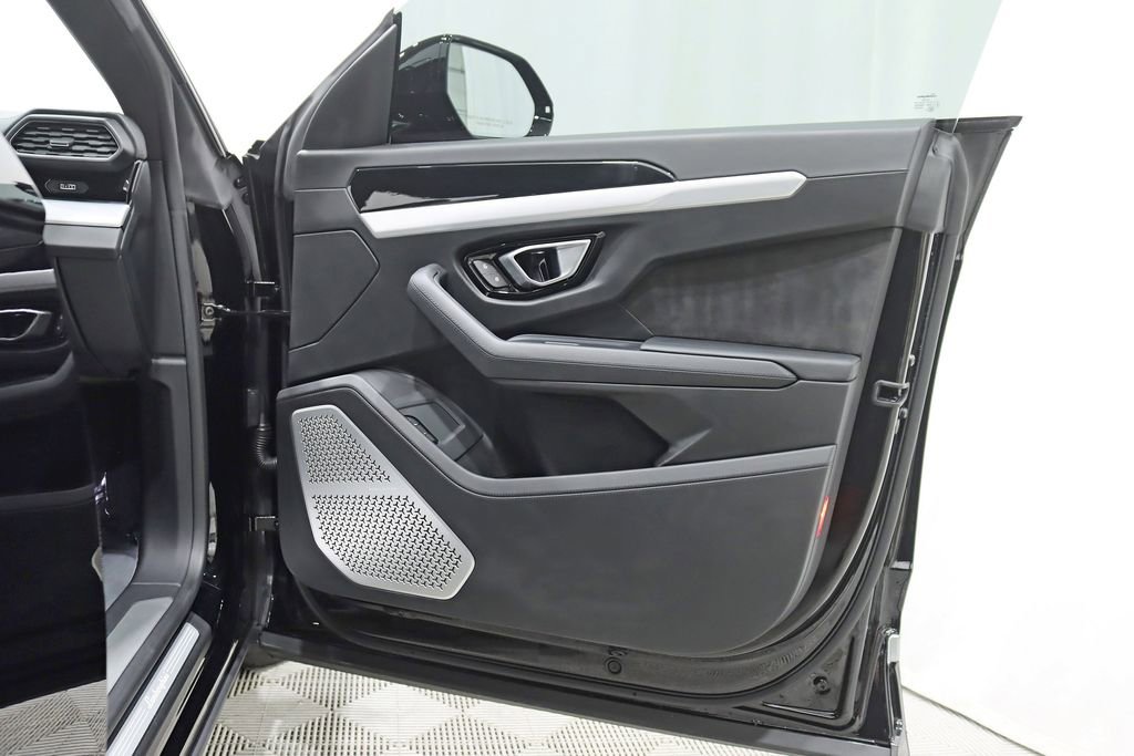 Used 2021 Lamborghini Urus image 41