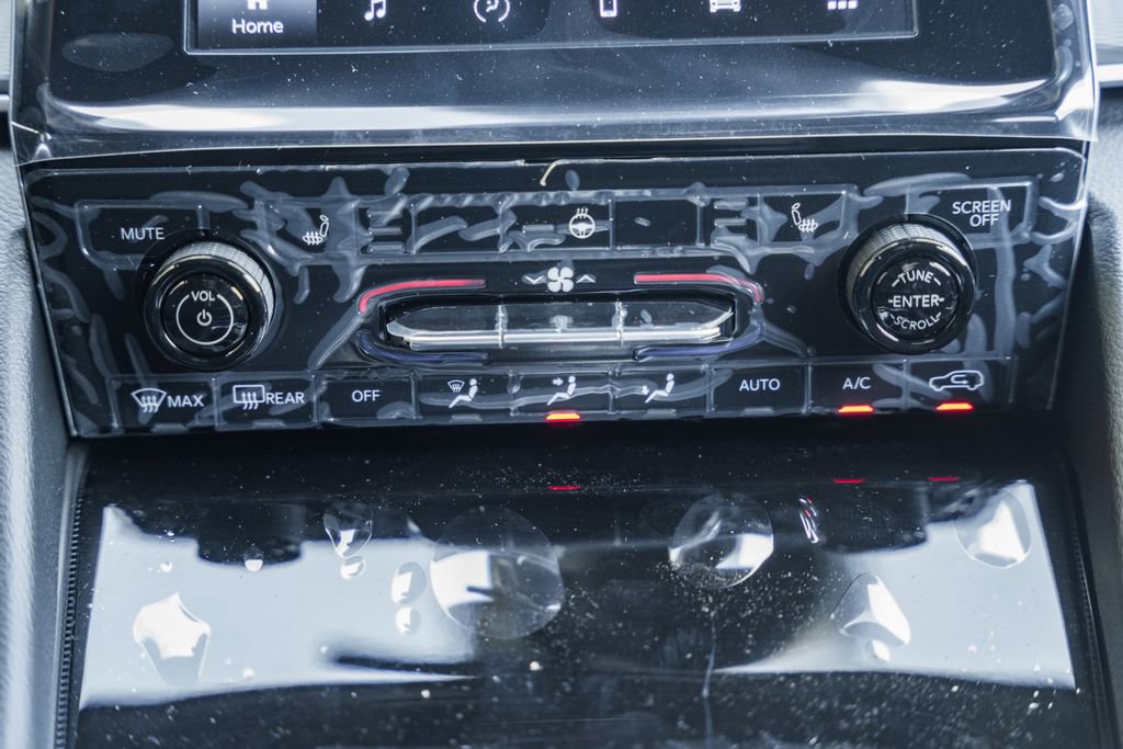 New 2025 Jeep Grand Cherokee Laredo X w/ Luxury Tech Group I image 24