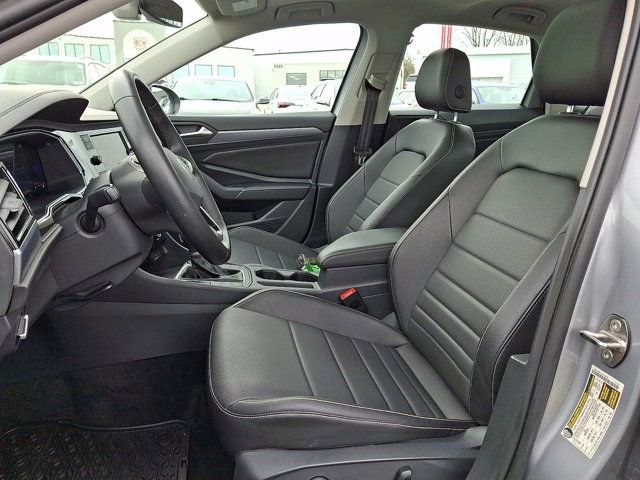 Used 2023 Volkswagen Jetta SE w/ Panoramic Sunroof Package FWD image 17