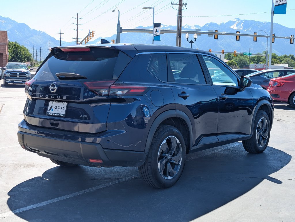 Used 2025 Nissan Rogue SV AWD/4WD image 3