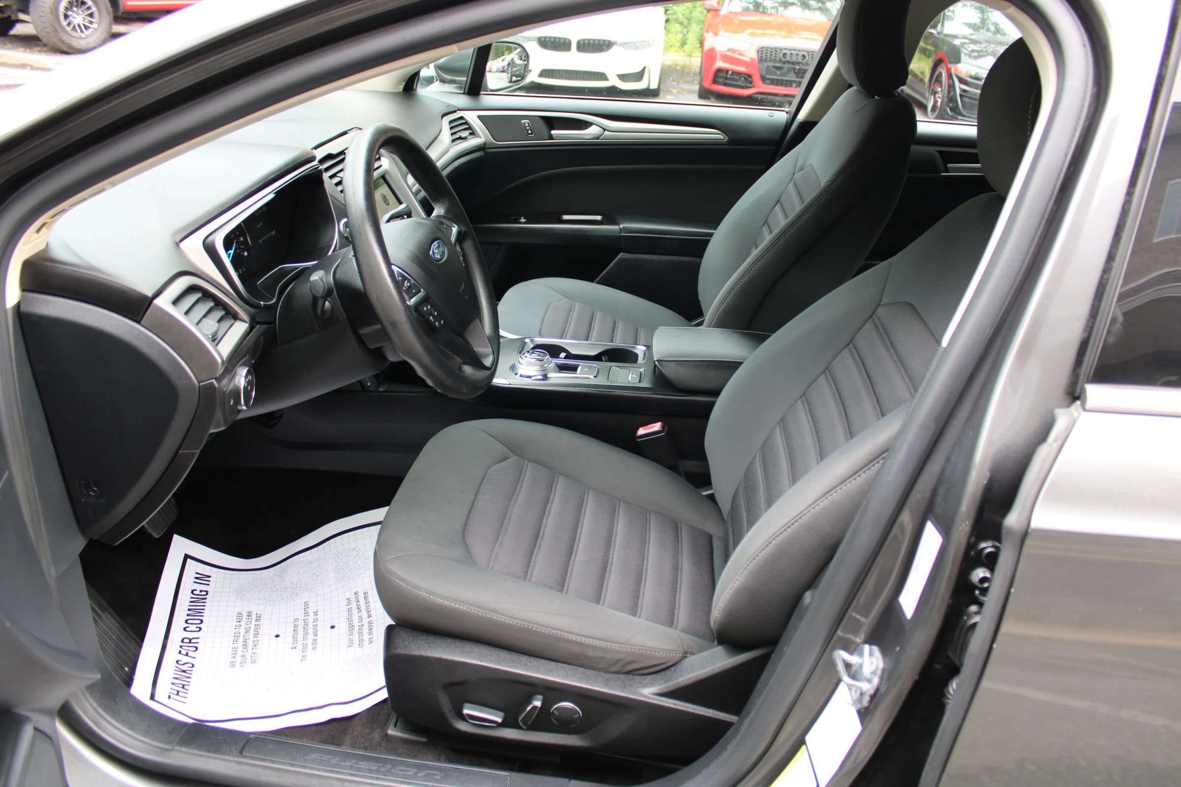 Used 2017 Ford Fusion SE w/ Fusion SE Technology Package FWD image 19